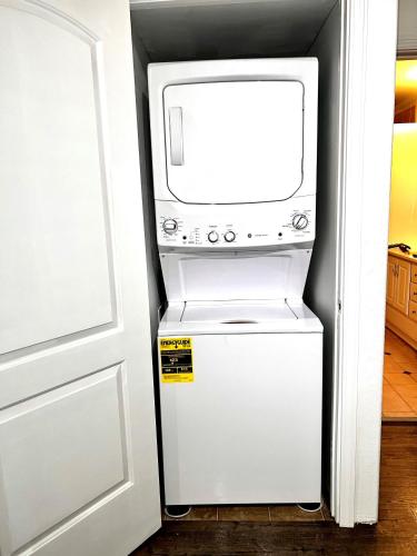 Newly Remodeled spacious units, minutes from mountains, inlet, downtown and airport thumb 4