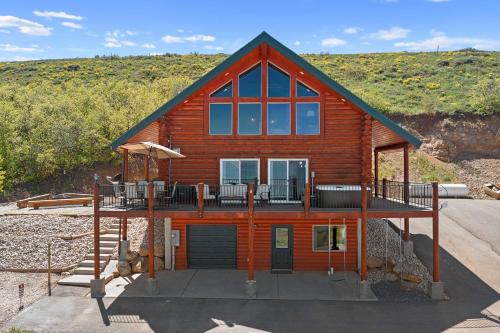 Spacious Garden City Getaway Overlooking Bear Lake - image 6
