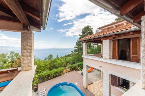 Erkély/terasz, Villa Milli with panoramic sea view in Veprinac
