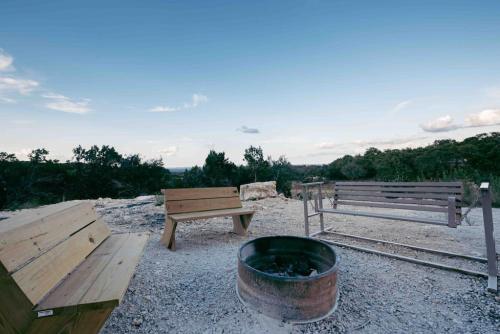 The Roost Farmhaus on 20 acres, hill country view, firepit, swimming hole thumb 4