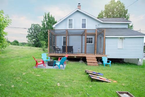 . Gray Haven Cottage, Family & Friends, Lake, Fishing, w/ Glamping Tent