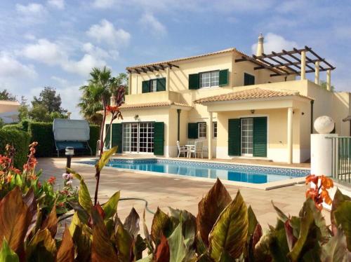 Sunset Villa Alporchinhos 4BR with Private Pool gîte à louer Porches
