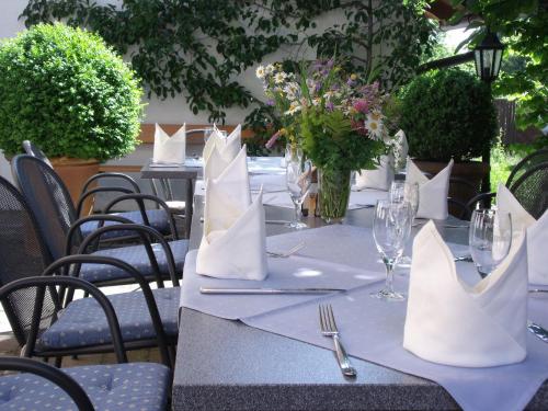 Landhotel Weißes Rössle - Restaurantbetrieb von Donnerstag bis Sonntag (Landhotel Weißes Rossle - Restaurantbetrieb von Donnerstag bis Sonntag) in 迪特曼斯里德