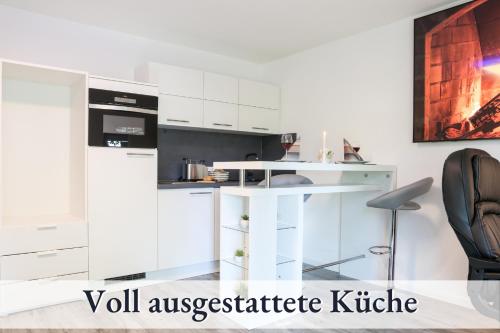 Relax-Apartment Biberach - Relax Massagesessel - Smart-TV 85 Zoll - voll ausgestattete Küche - High-Speed Internet - Arbeitsplatz mit Curved Monitor