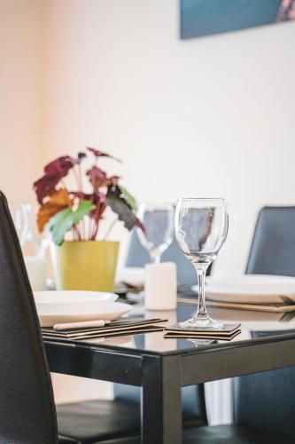 Serviced 4 Beds Contractors Accommodation in Sheffield 3 Parking Spaces gîte à louer Don Valley Stadium