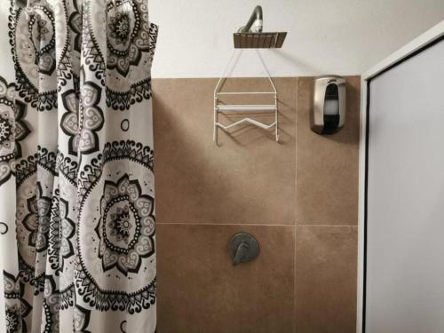 Ikali Hostel – Monterrey, MO