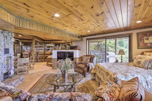 Cozy Studio Indoor Hot Tub and Inground Pool Access in Uncasville, USA