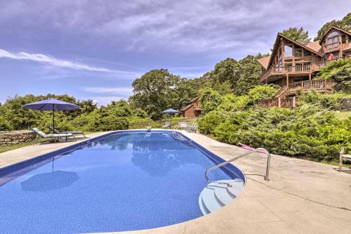 Cozy Studio Indoor Hot Tub and Inground Pool Access