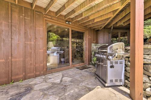 Cozy Studio Indoor Hot Tub and Inground Pool Access