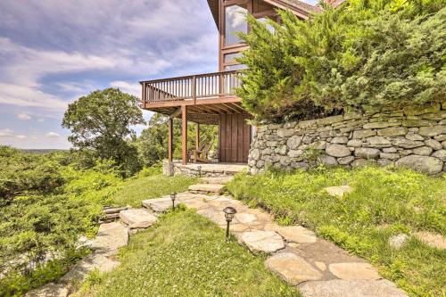 Cozy Studio Indoor Hot Tub and Inground Pool Access