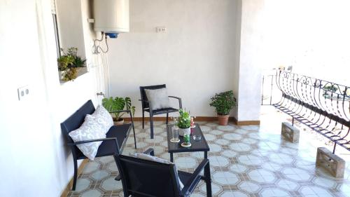 陽台/露台, The Triplets in 阿格雷斯