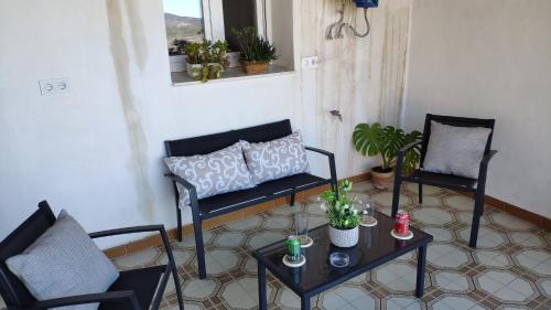 陽台/露台, The Triplets in 阿格雷斯