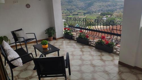 陽台/露台, The Triplets in 阿格雷斯