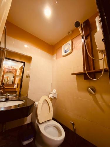 room detail thumbnail 2