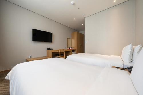 2 twin beds