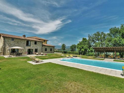  Beautiful Mansion in Poppi with Pool, Pension in Poppi