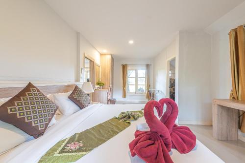 1 queen bed, 1 sofa bed