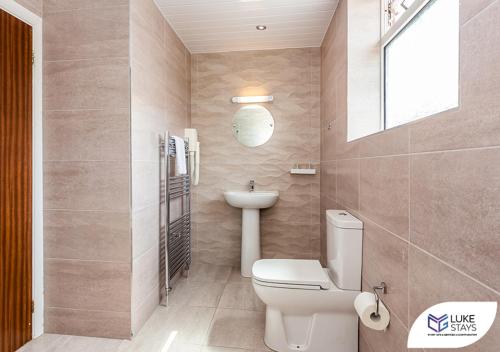 OYO Dene Hotel - image 7