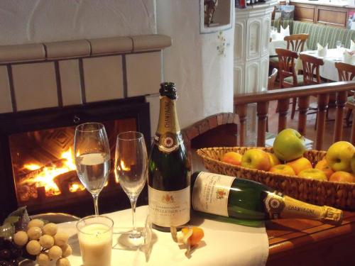 Landhotel Weißes Rössle - Restaurantbetrieb von Donnerstag bis Sonntag (Landhotel Weißes Rossle - Restaurantbetrieb von Donnerstag bis Sonntag) in 迪特曼斯里德