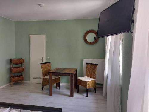 Ricks City Hotel - image 6
