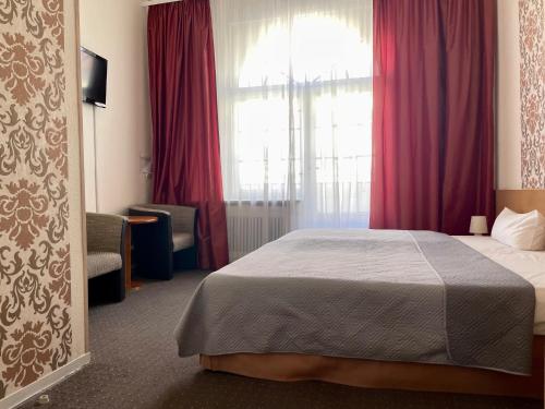 Double or Twin Room image 2