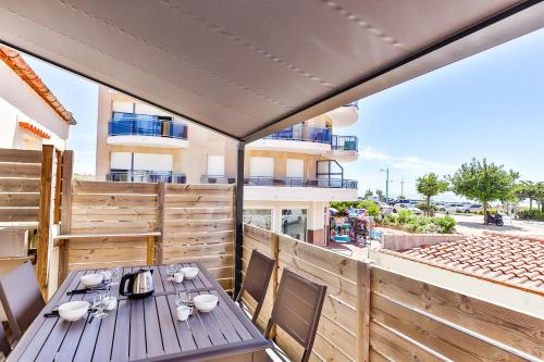 Exterior view, Cote Plage - Vue mer - Terrasse in La Paree Jesus