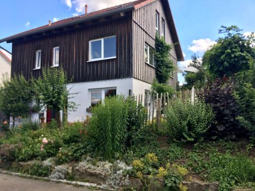 Schöne Suite im Rosengarten in Rieden, Deutschland