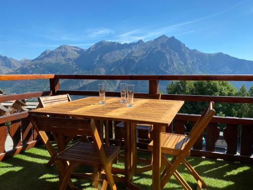 Appartement Montagne Puy Saint Vincent 1800 - Résidence Dame Blanche 3 étoiles – khách sạn tại Puy-Saint-Vincent