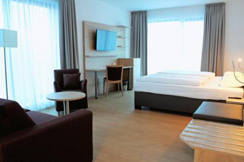 2 twin beds, 1 sofa bed