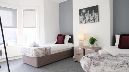 New Contractor House & M1 Access & LLA & Dunstable by Comfy Workers - image 3