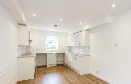 Low Cost, 6 Bed with Parking & Large Garden 13