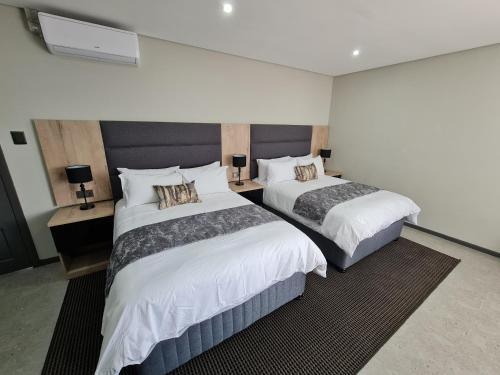 Deluxe Double or Twin Room image 3