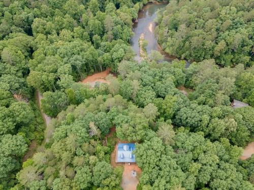 Listen to Chattahoochee RiverSleeps 8Near Helen in Sautee Nacoochee, USA