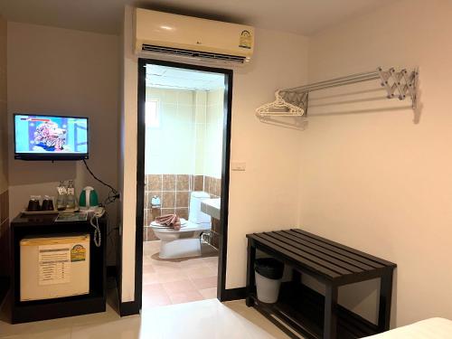 room detail thumbnail 1