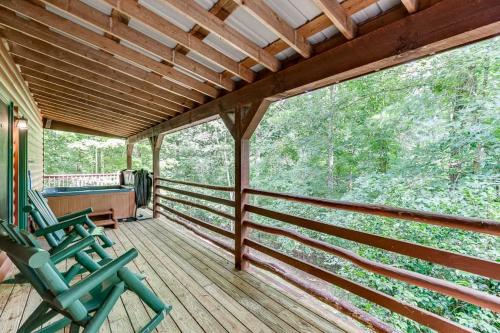 Cabin with Jacuzzi & Hydrotherapy SpaNear Helen Cabin with Jacuzzi & Hydrotherapy SpaNear Helen