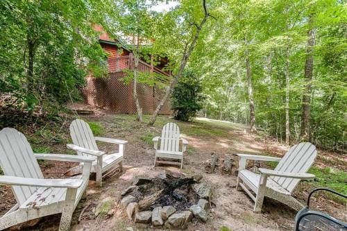 Cabin with Jacuzzi & Hydrotherapy SpaNear Helen Cabin with Jacuzzi & Hydrotherapy SpaNear Helen