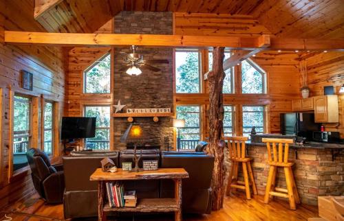 Cabin w Game Room Near Creek & Helen GA in Cornelia, USA