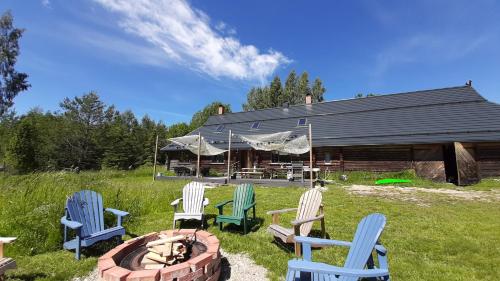3 bedrooms, 7 beds