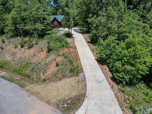 Spacious Cabin w Hot Tub Near Helen, GA