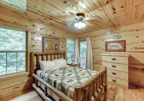 Amazing 4 Bed Family Cabin w Game Room