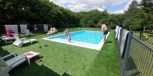 Grande maison au calme, piscine, parc arboré