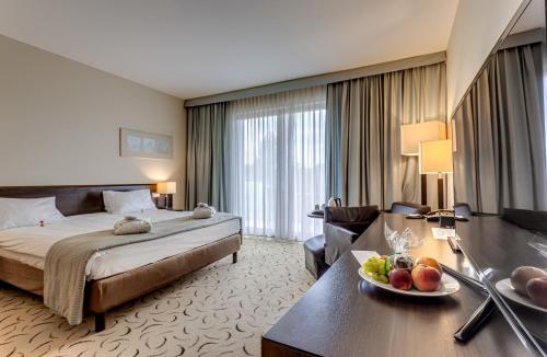 375325062 Holiday Inn Resort Warsaw Józefów by IHG
