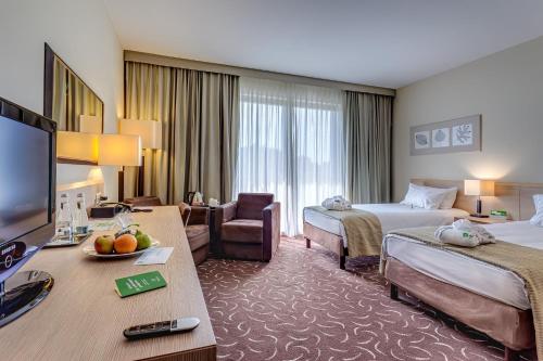 375325079 Holiday Inn Resort Warsaw Józefów by IHG