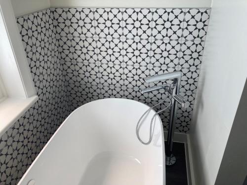 Bathroom, Downs Hotel in Woodingdean