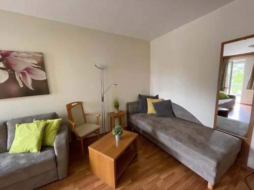 1 queen bed, 2 sofa beds