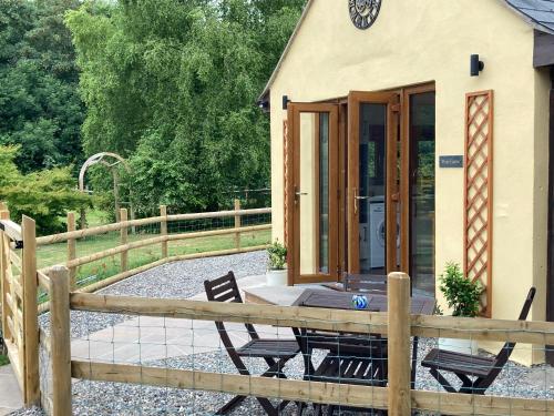 1 bedroomed Detached holiday retreat Pant gîte à louer Pant