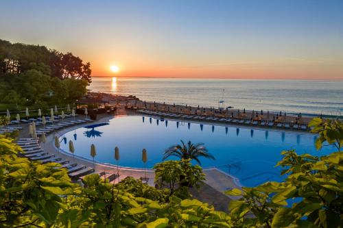 HVD Riviera Beach Ultra All Inclusive & Mineral Pool - Private Beach & Free Parking