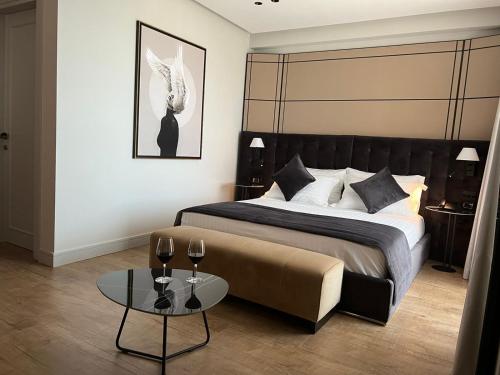 Deluxe Double Room with Balcony image 3