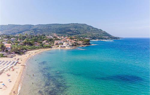 Amazing home in Laureana Cilento with Jacuzzi, 3 Bedrooms and WiFi