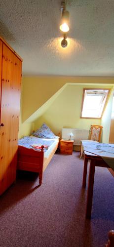 2 twin beds